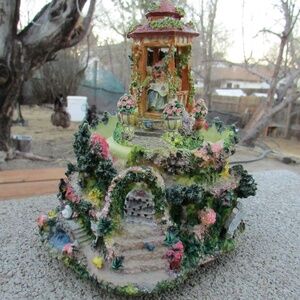 Vintage musical porcelain collectible from the Classic Treasures collection